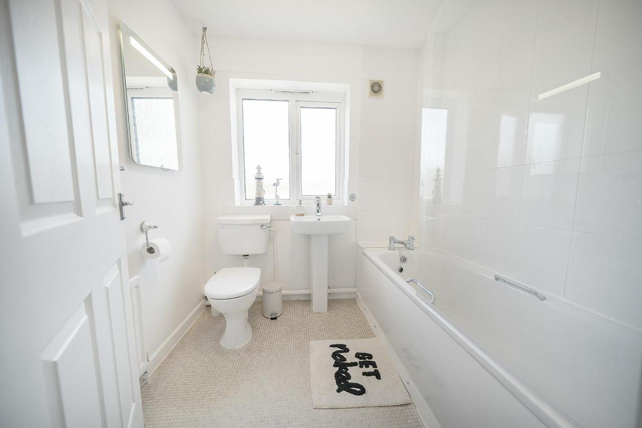 Stylish 3 Bed House, Large Garden, Parking, Wifi - Esho Stays Ковентри Экстерьер фото